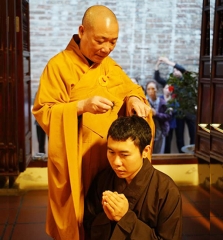 Hà Nội: Lễ thế phát xuất gia tại chùa Bằng
